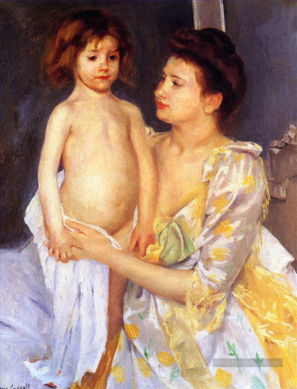 Jules étant séché par sa mère mères des enfants Mary Cassatt Peintures à l'huile